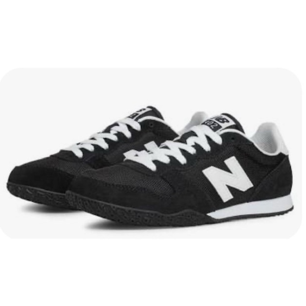 Like new. Ladies New Balance 402 shoes. Size 8.